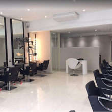 Load image into Gallery viewer, Awarded "Ultimate Salon" in Weybridge, Surrey